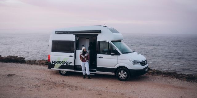 Grand California von Vanvever Camper in Portugal zur blauen Stunde